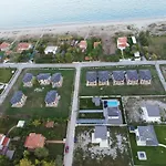 Luxury With Pool 普拉卡利特索罗