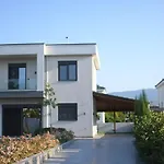 Luxury With Pool * 普拉卡利特索罗