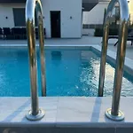 Luxury With Pool *