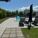 Luxury With Pool *