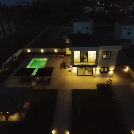 Luxury With Pool *