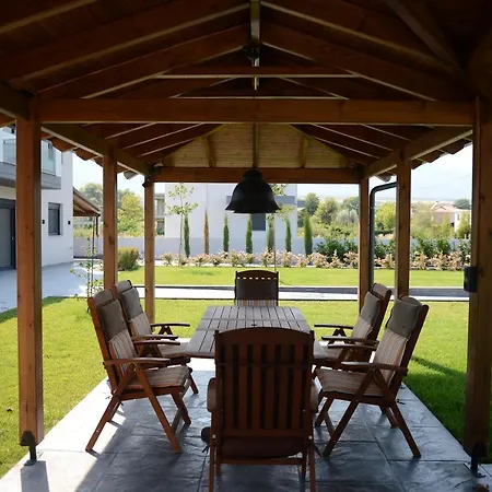 Luxury With Pool *