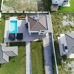Luxury With Pool Villa *
