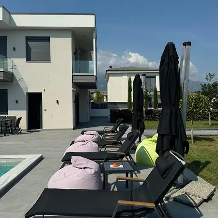 빌라 Luxury With Pool 플라카 리토코로우
