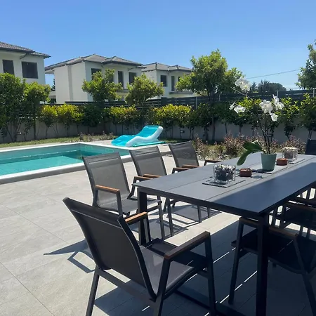 Luxury With Pool Плака Литохору