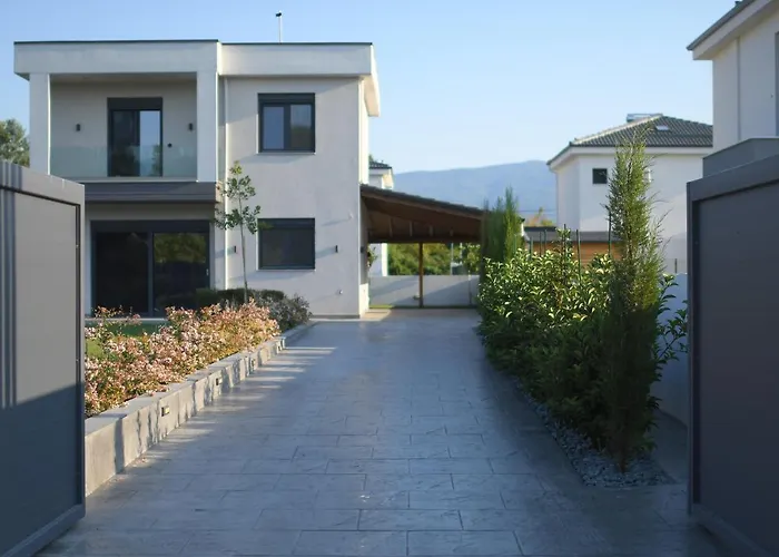 Luxury With Pool 别墅