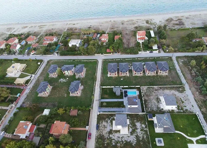 Luxury With Pool 普拉卡利特索罗