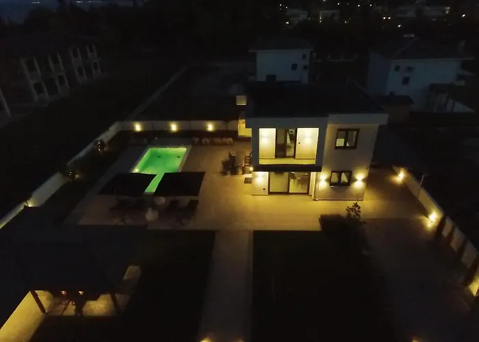 Luxury With Pool *