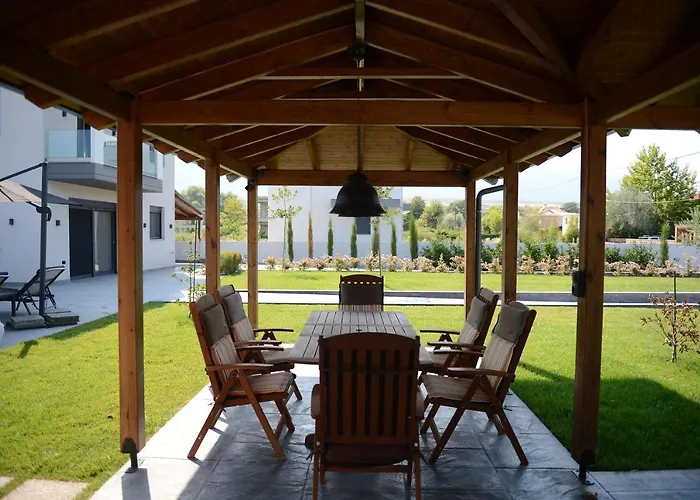 Luxury With Pool *