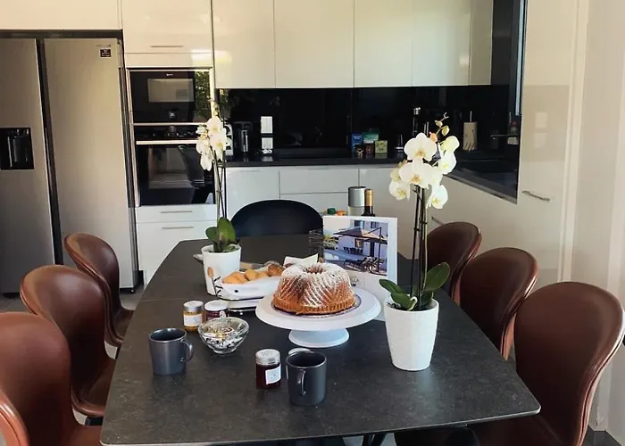 Luxury With Pool 别墅